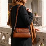 کیف زنانه چرم طبیعی مدل هلنا عسلی