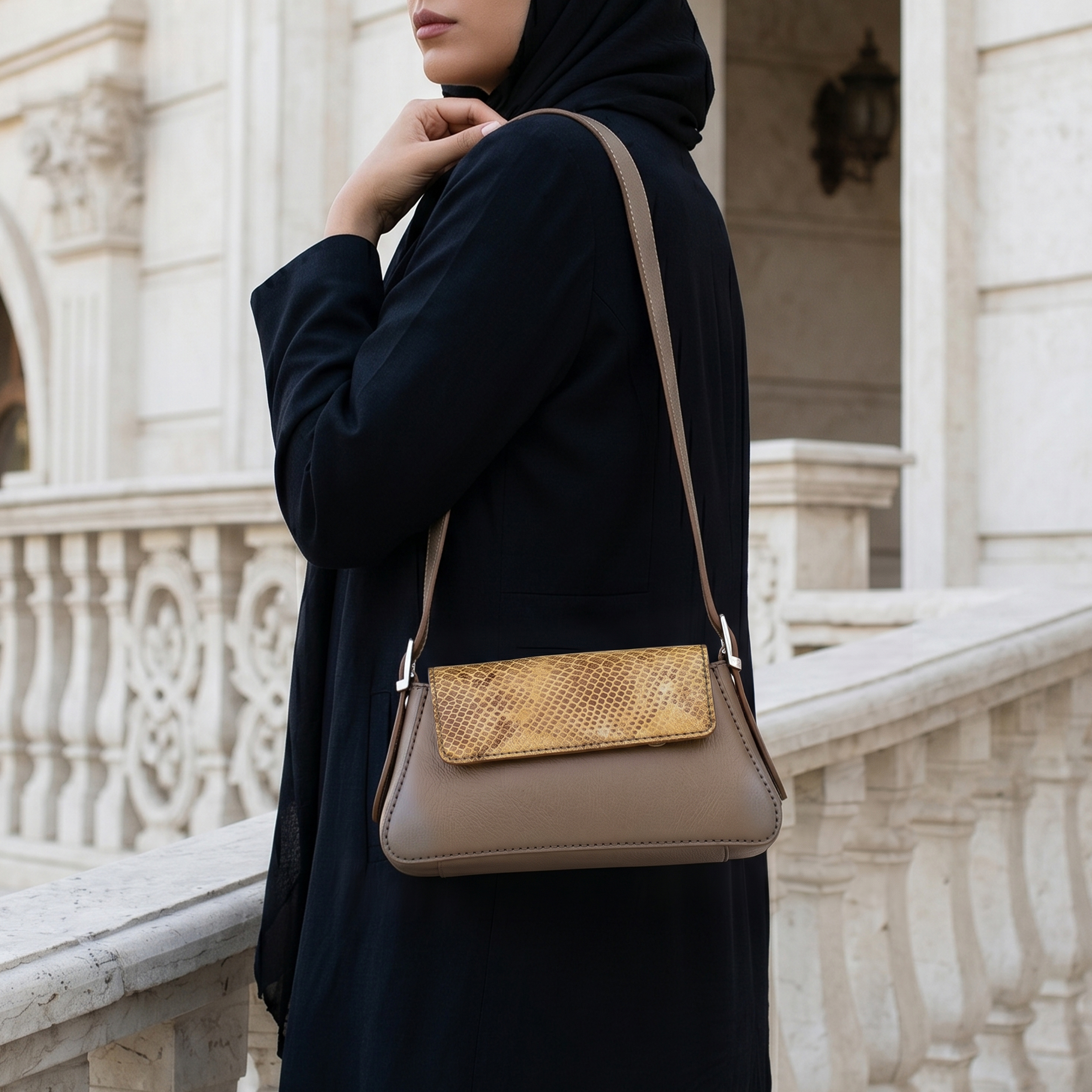 کیف زنانه چرم طبیعی مدل هلنا کرم