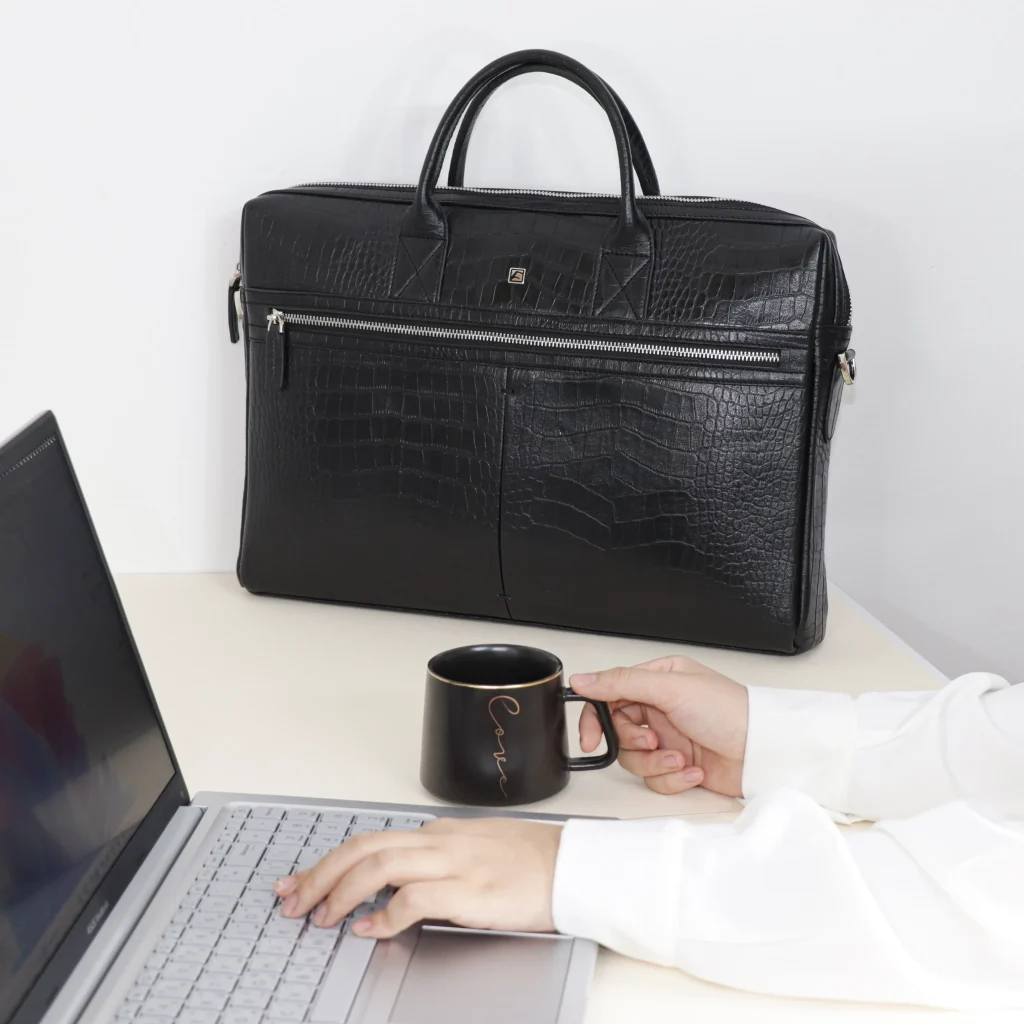 کیف اداری مردانه چرم طبیعی مدل F02